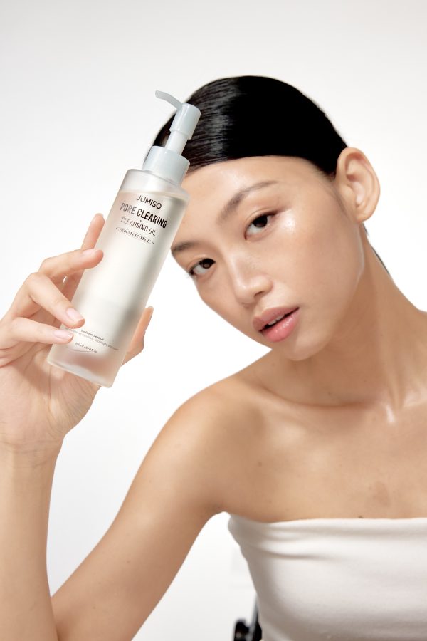 Pore Clearing Cleansing Oil Editorial Image 25 scaled